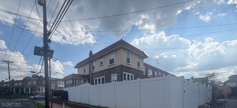 3627 Fremont Ave