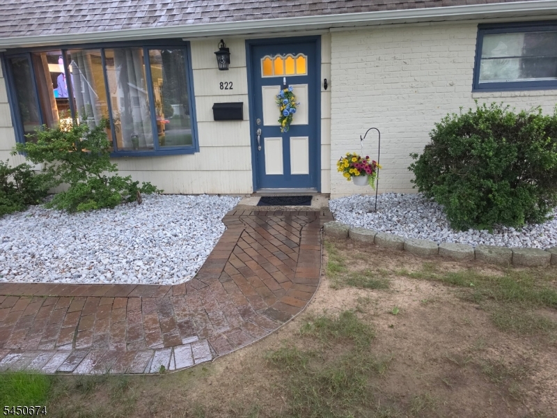 822 Mountain Ave