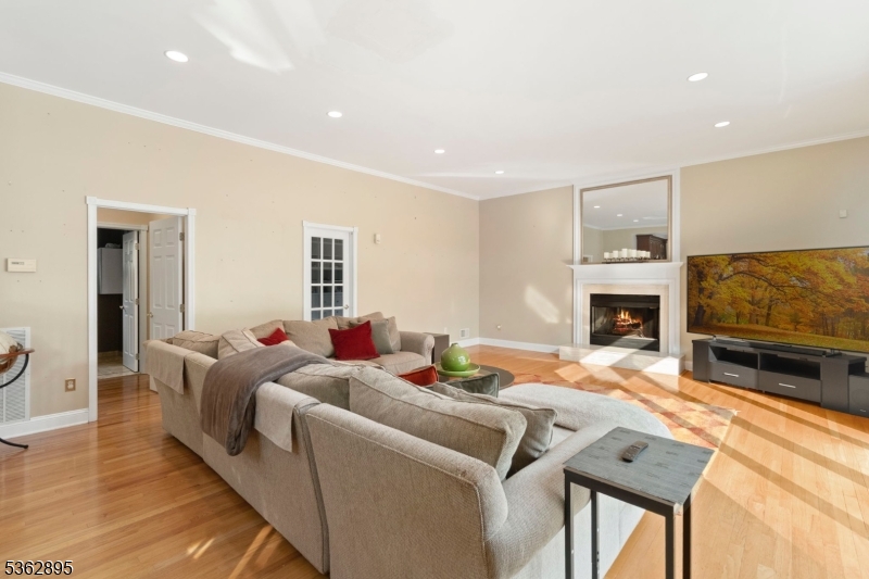 20 Crestview Ln