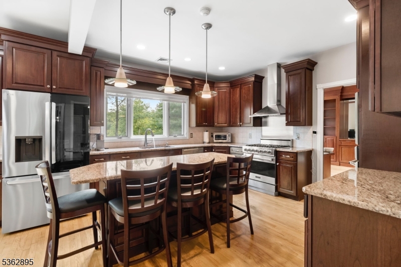 20 Crestview Ln