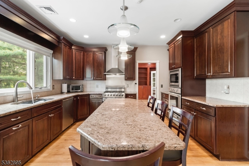 20 Crestview Ln