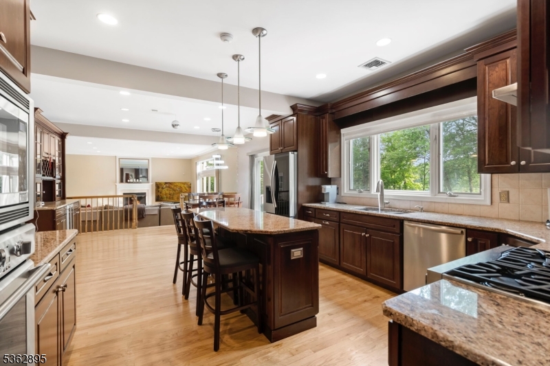 20 Crestview Ln