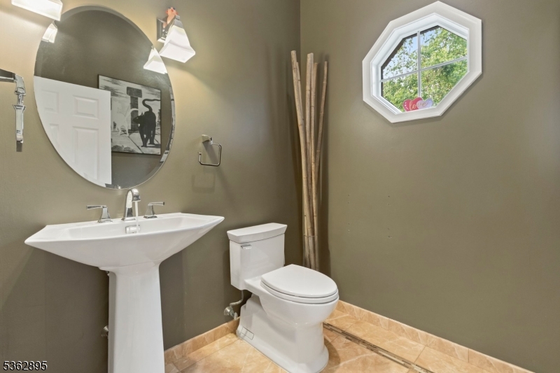 20 Crestview Ln