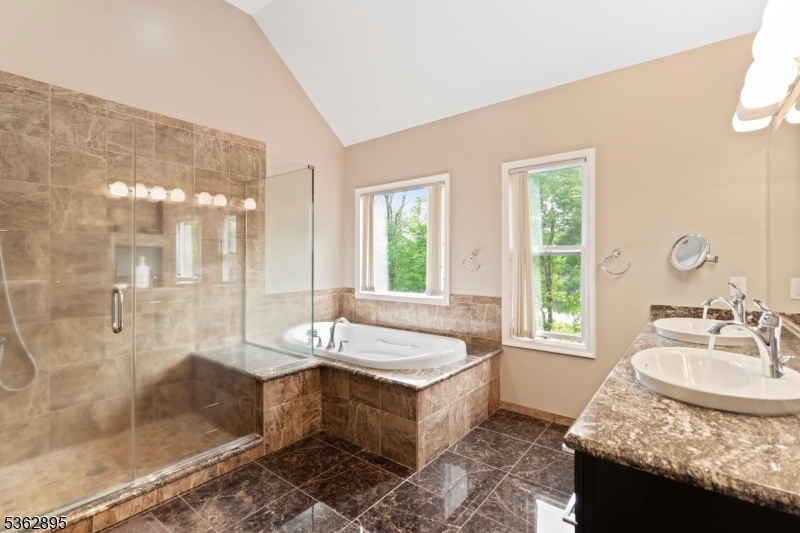 20 Crestview Ln