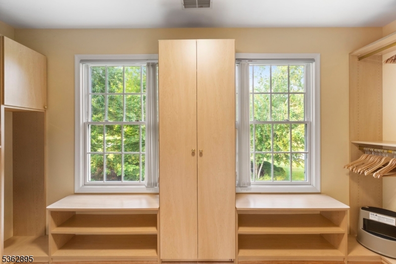 20 Crestview Ln