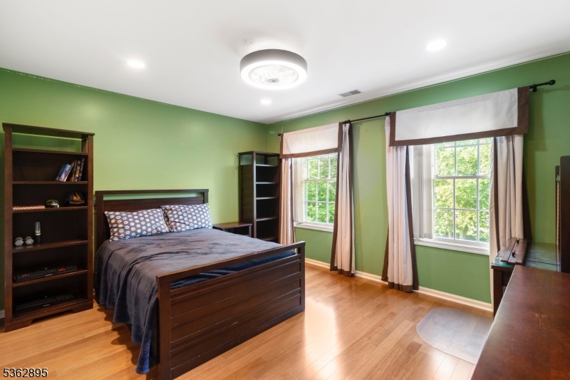 20 Crestview Ln