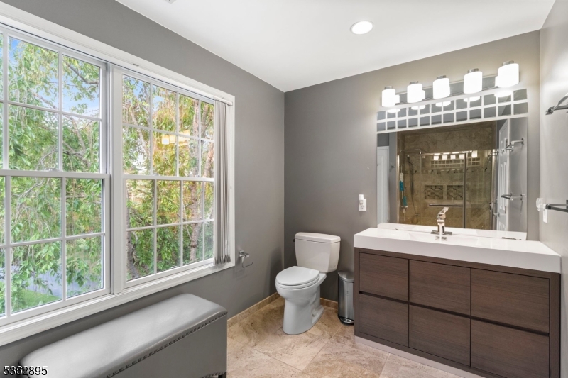 20 Crestview Ln
