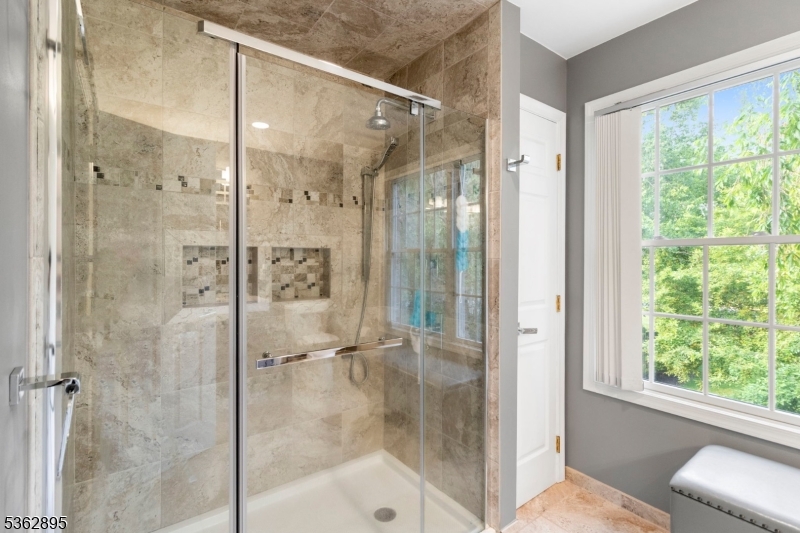 20 Crestview Ln