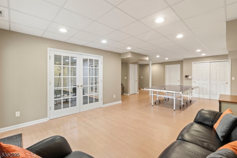 20 Crestview Ln