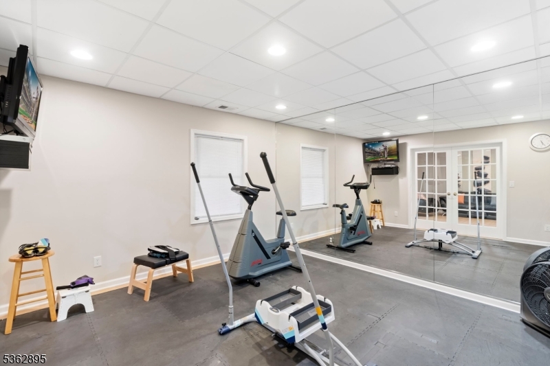 20 Crestview Ln