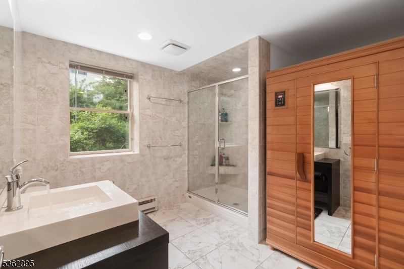 20 Crestview Ln