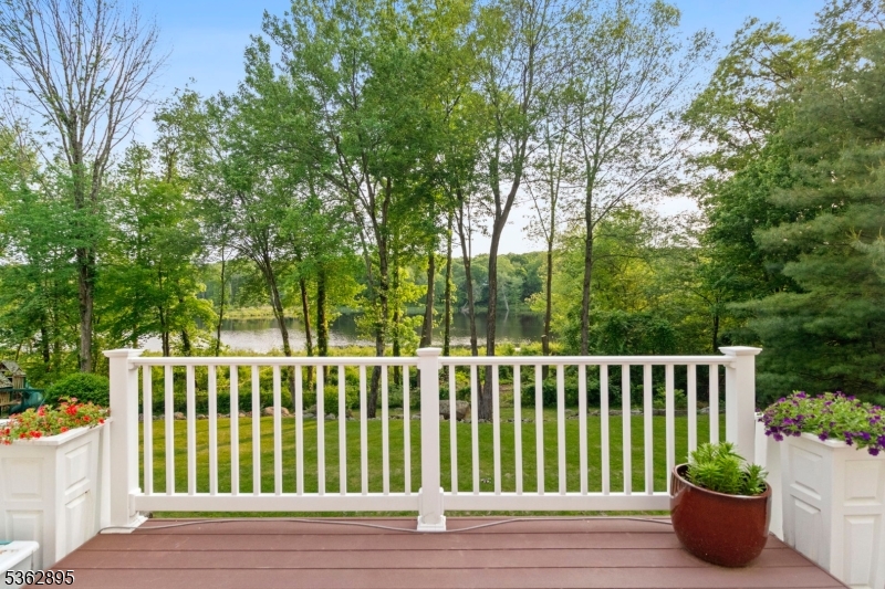20 Crestview Ln