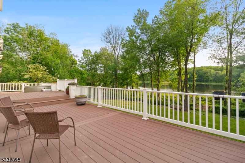 20 Crestview Ln
