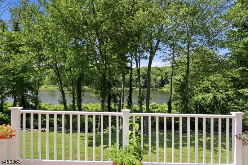 20 Crestview Ln