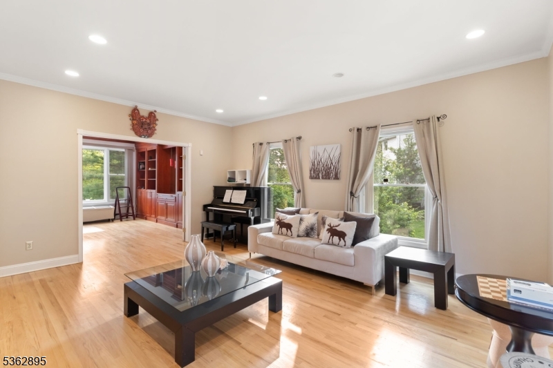 20 Crestview Ln