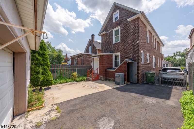 317 Mitchell Ave