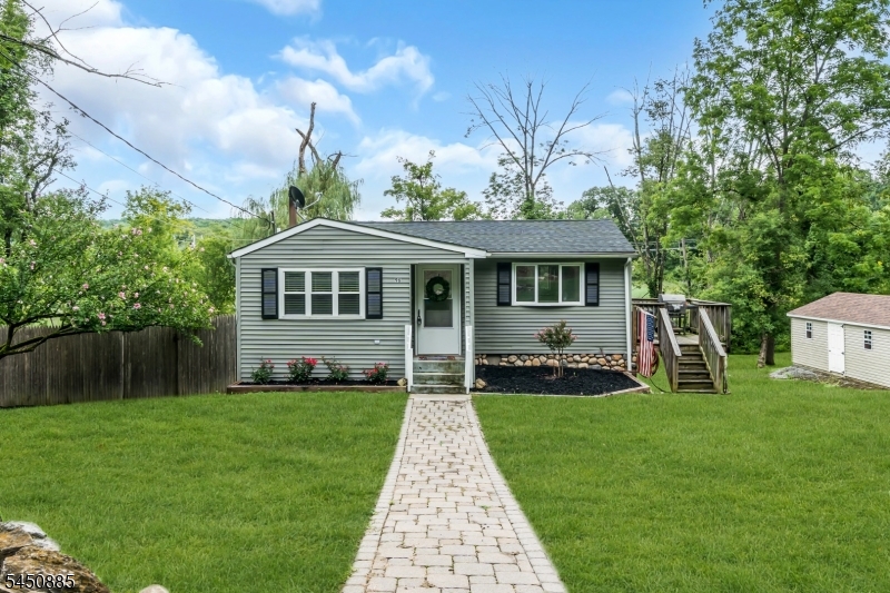 96 Mount View St