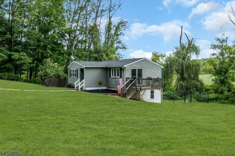 96 Mount View St