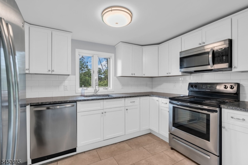 96 Mount View St