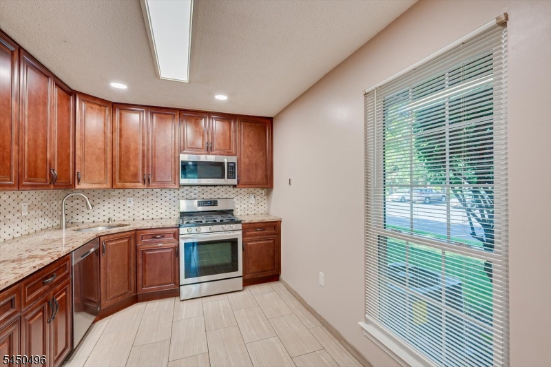 73 Goodwin Dr