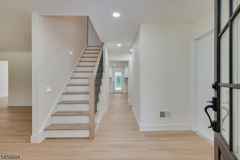300 E Chestnut Ave