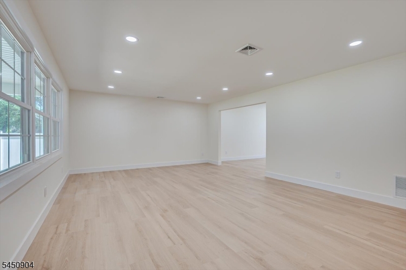 300 E Chestnut Ave
