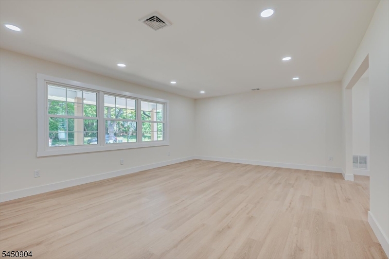 300 E Chestnut Ave