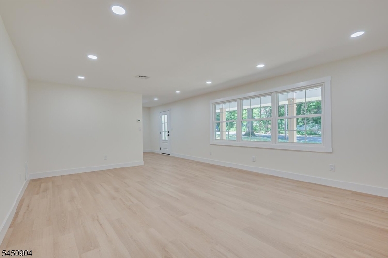 300 E Chestnut Ave
