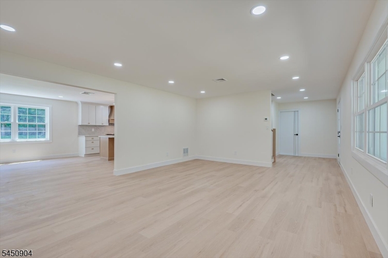 300 E Chestnut Ave