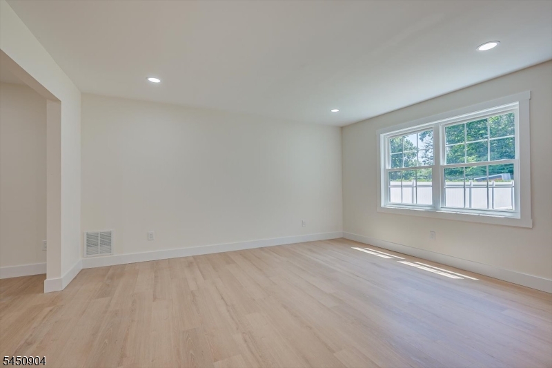 300 E Chestnut Ave