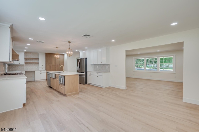 300 E Chestnut Ave