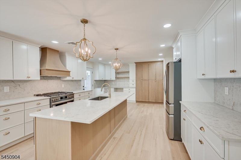 300 E Chestnut Ave