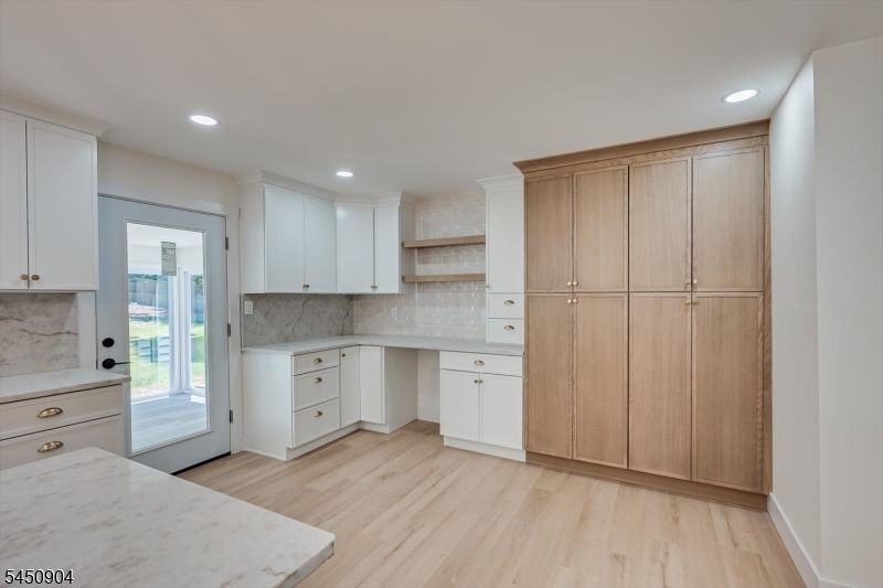 300 E Chestnut Ave