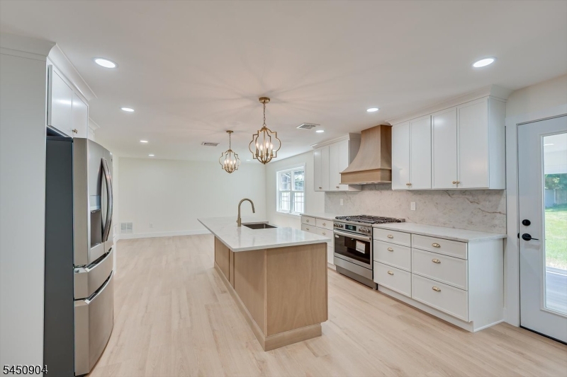 300 E Chestnut Ave