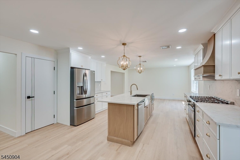 300 E Chestnut Ave
