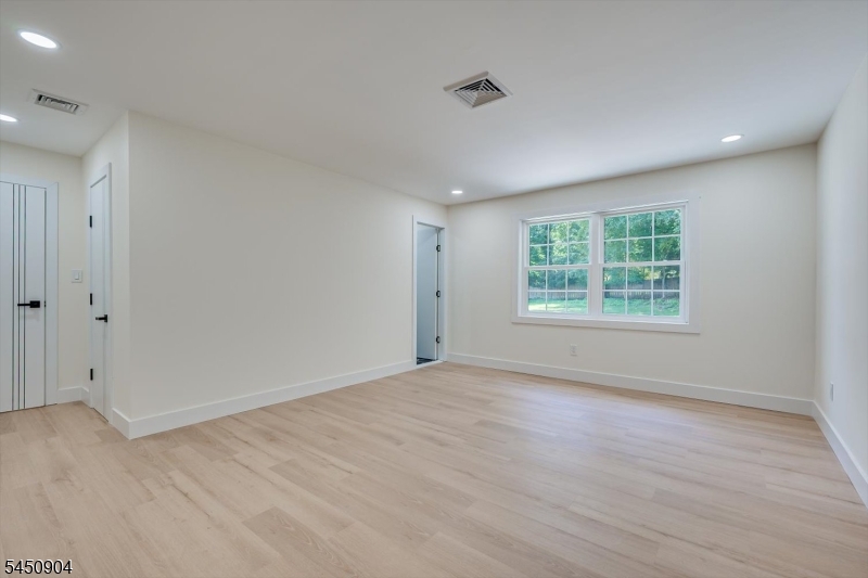 300 E Chestnut Ave