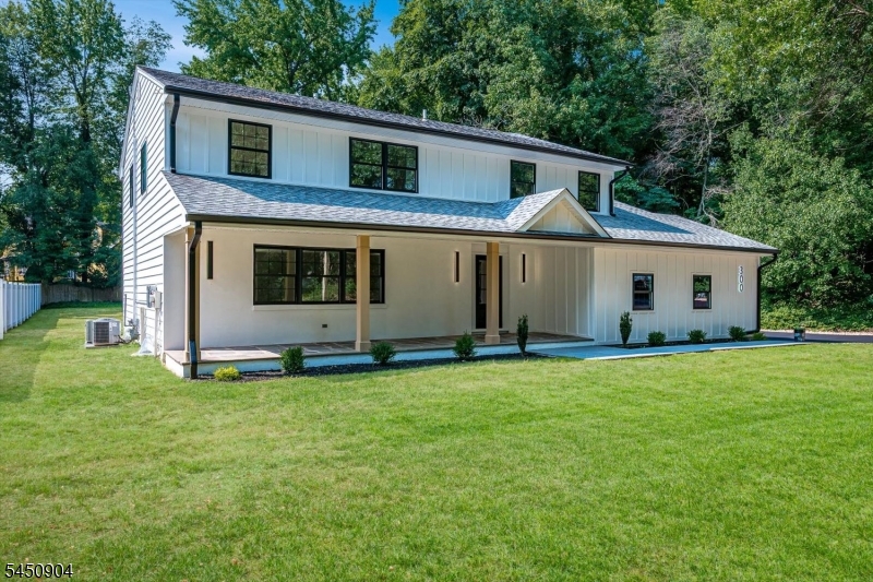 300 E Chestnut Ave