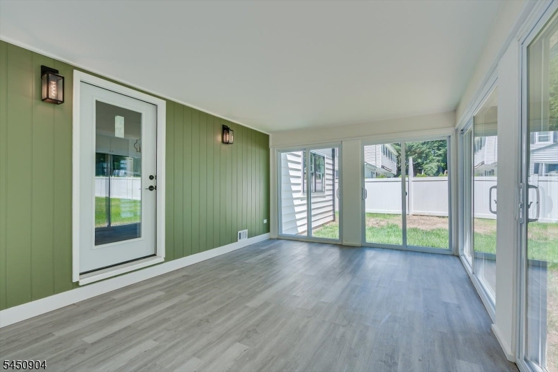 300 E Chestnut Ave