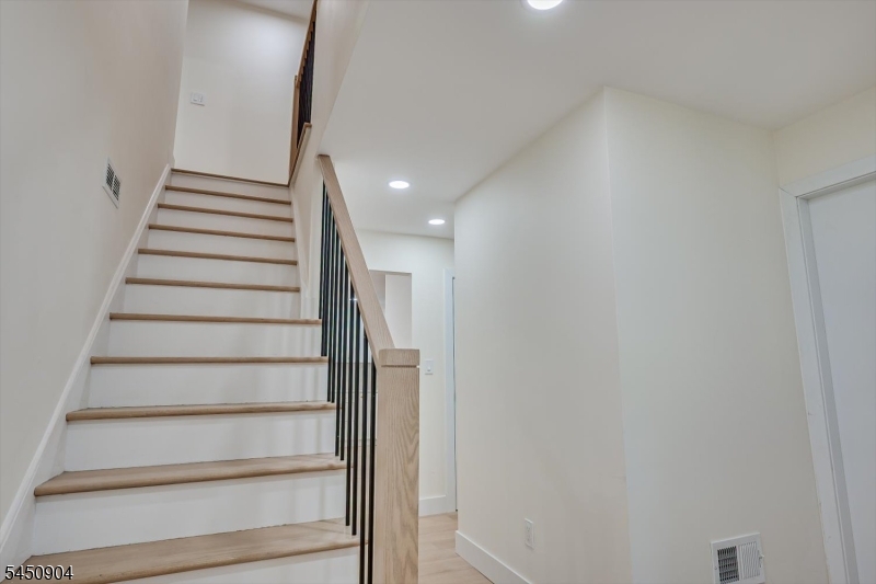 300 E Chestnut Ave