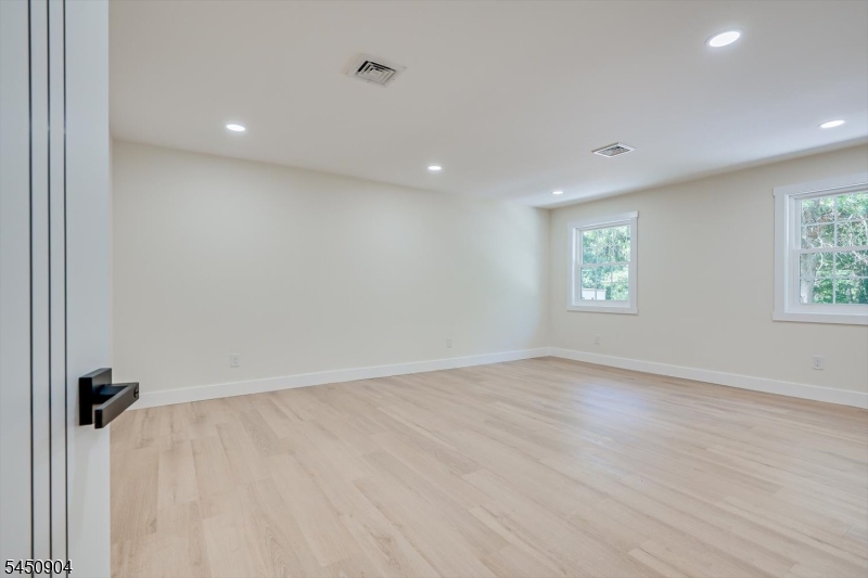 300 E Chestnut Ave