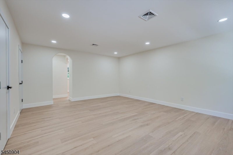 300 E Chestnut Ave
