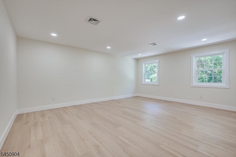 300 E Chestnut Ave