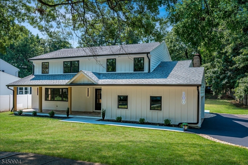 300 E Chestnut Ave