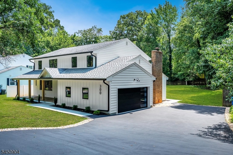 300 E Chestnut Ave
