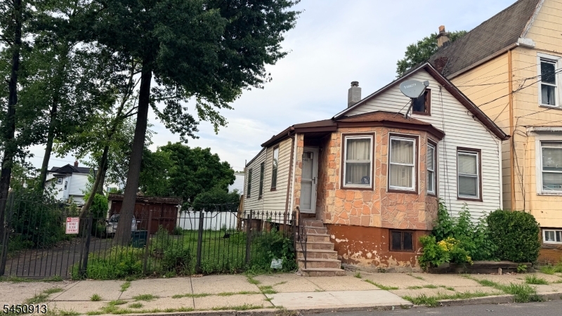 38 Grove Ter