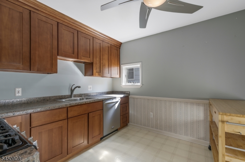 96 Conover Pl