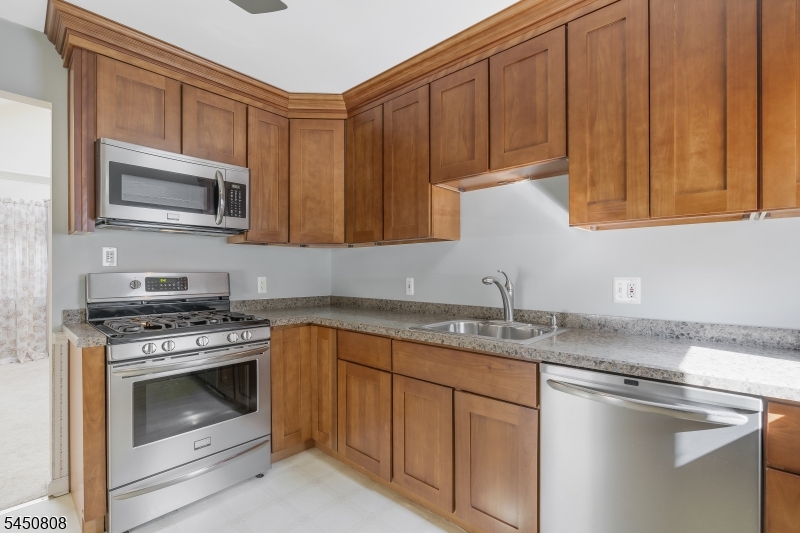 96 Conover Pl