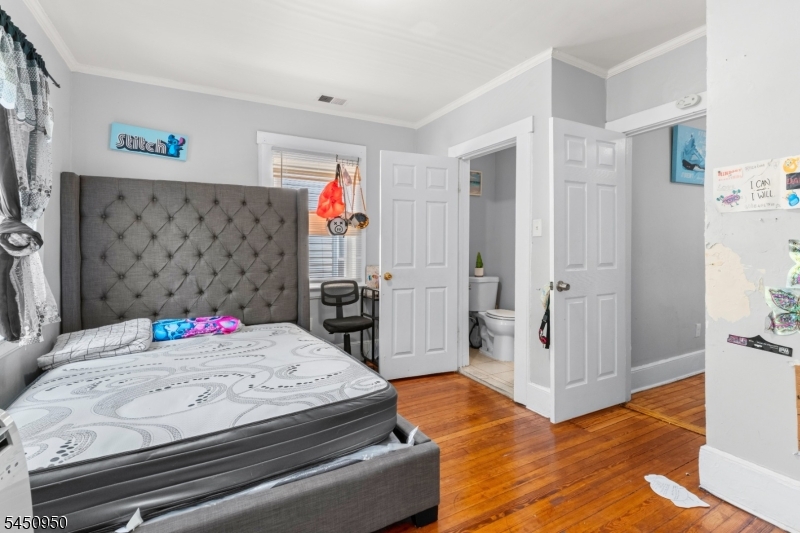 81 Schley St