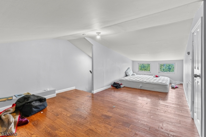81 Schley St