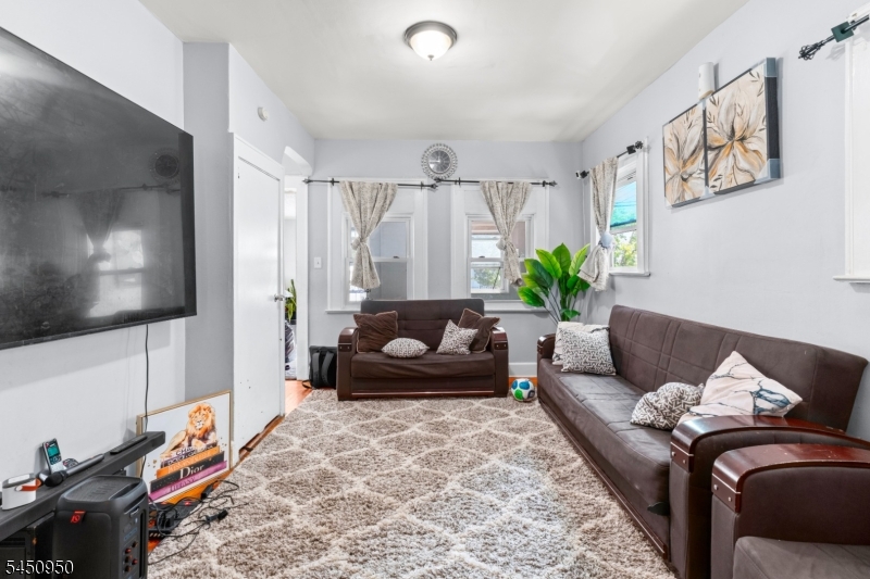 81 Schley St
